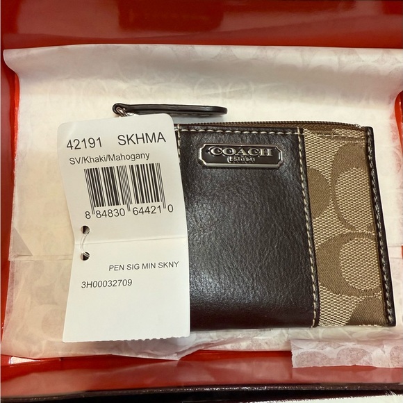 Coach ID Case - Picture 3 of 5